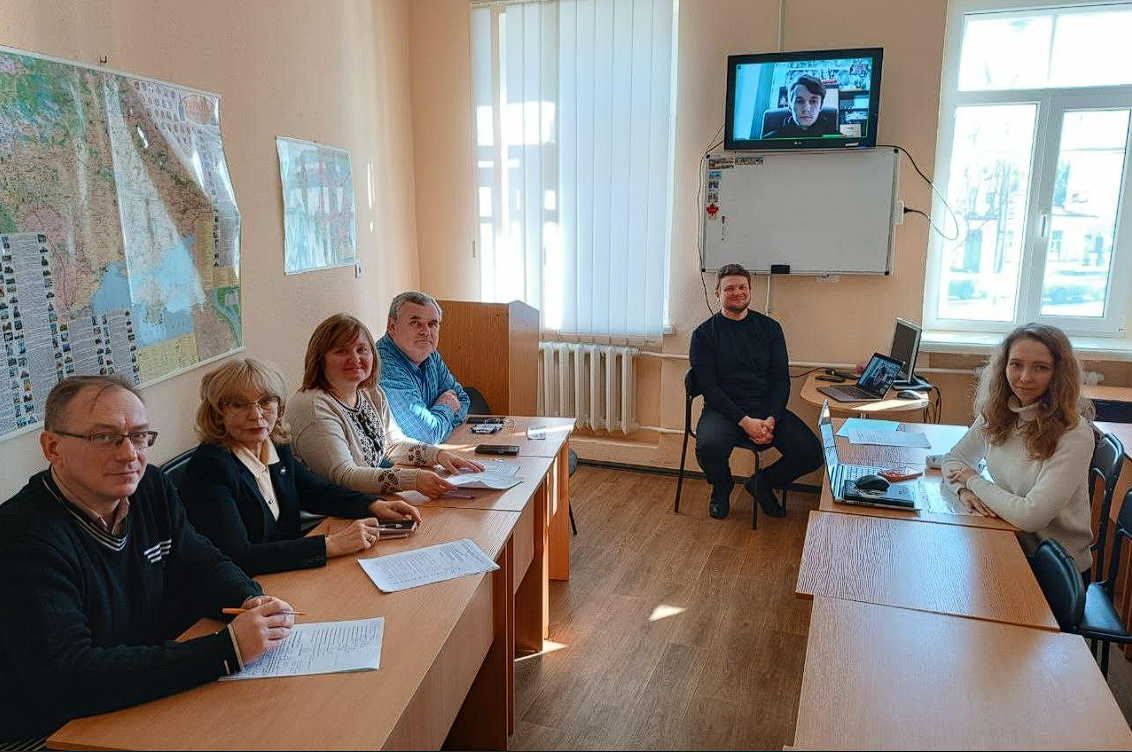 10 лютого відбувся кафедральний методичний семінар на тему «Використання геоінформаційних та мережно-комунікаційних технологій у освітньому процесі». 