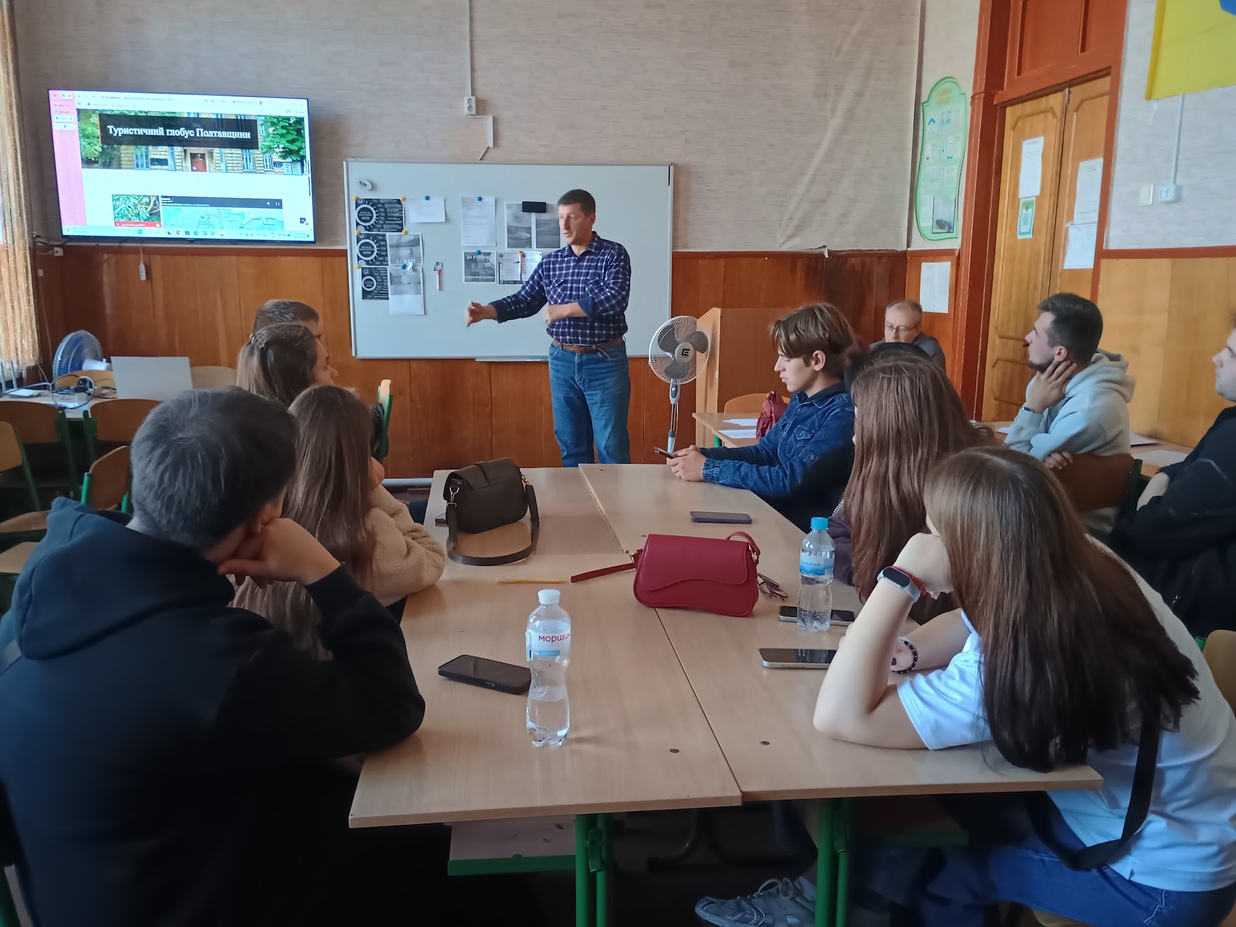 Відбулося спільне засідання студентських наукових проблемних груп та гуртка кафедри географії, методики її навчання та туризму